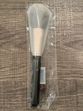 MAC Cosmetics Silicone Makeup Brush with White Head and Black Handle
